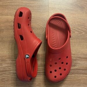 CROCS Classic Clog in Red